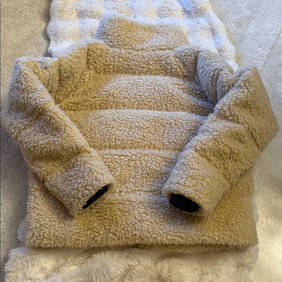 NWT! Patagonia Women’s Recycled High Pile Fleece Down Jacket, Med - Picture 10 of 10